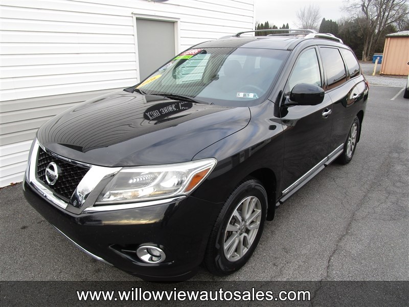 2016 Nissan Pathfinder SL's photo
