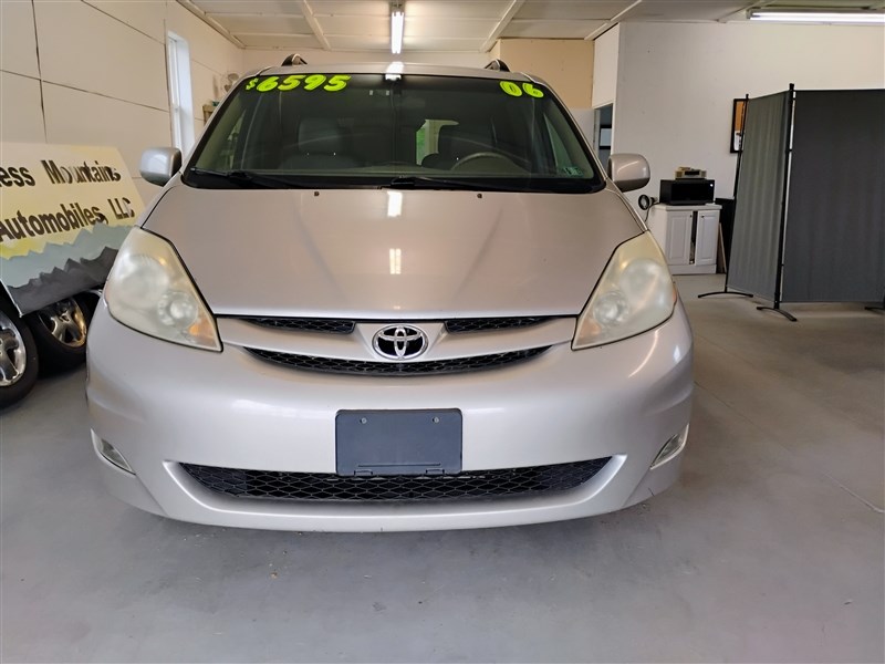 View vehicle photo 2